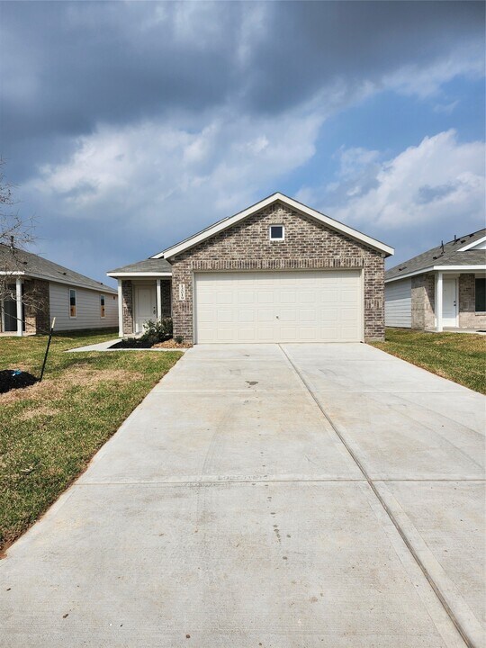 12019 Noble Wood Vlg in Magnolia, TX - Building Photo