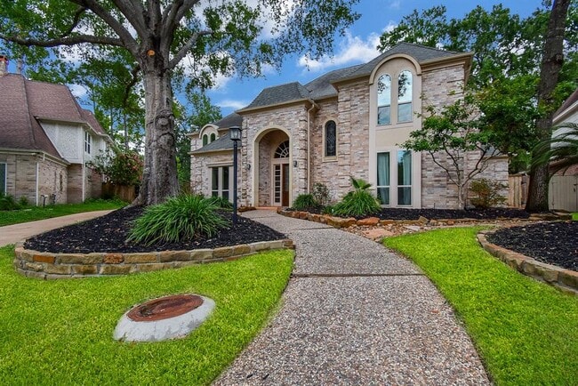 807 Herdsman Dr