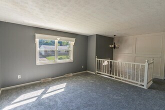 3776 Feather Ln in Elsmere, KY - Foto de edificio - Building Photo
