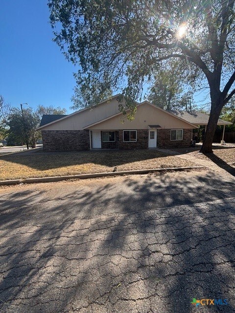 518 N 8th St in Temple, TX - Building Photo