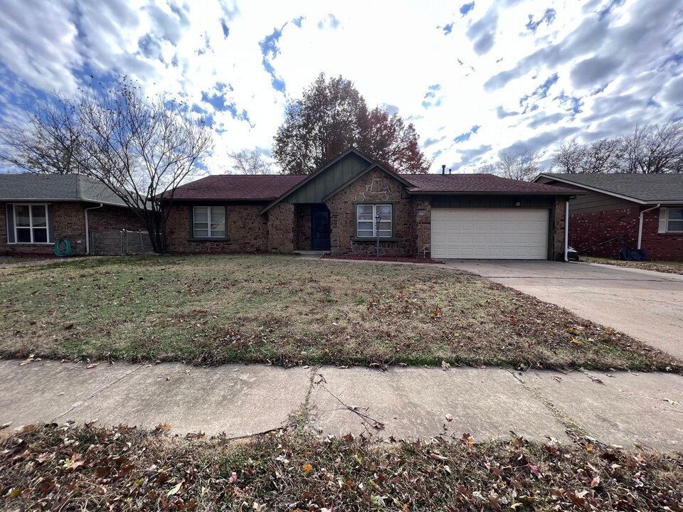 10726 E 29th Pl in Tulsa, OK - Building Photo