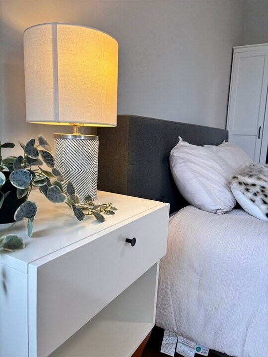 320 Maverick St, Unit 3 in Boston, MA - Building Photo