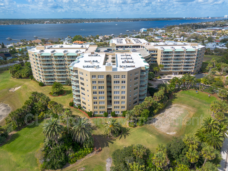 4 Oceans W Blvd in Daytona Beach, FL - Foto de edificio