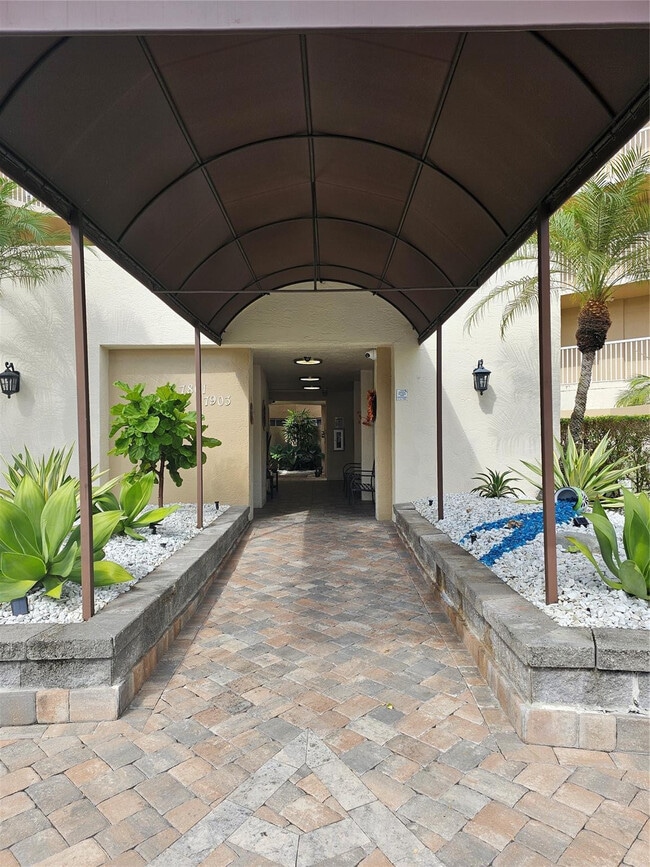 7843 Granville Dr in Tamarac, FL - Building Photo - Building Photo