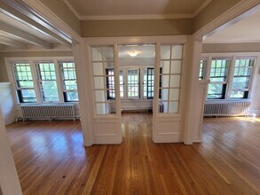 2541 N Lake Dr, Unit Upper in Milwaukee, WI - Foto de edificio - Building Photo