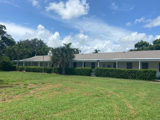 3000 NW 5th Ave in Boca Raton, FL - Foto de edificio - Building Photo