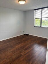 1900 Van Buren St, Unit 320B in Hollywood, FL - Building Photo - Building Photo