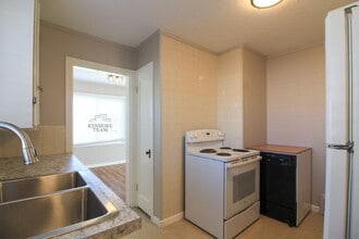 402 Benham St in Richland, WA - Building Photo - Building Photo