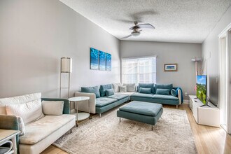 619 Waterside Dr in Hypoluxo, FL - Building Photo - Building Photo