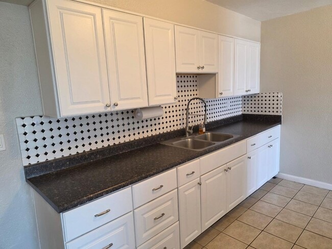 1320 W Sahuaro Dr in Phoenix, AZ - Building Photo - Building Photo