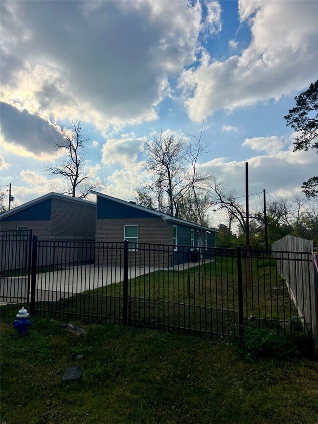 9811 Leath St in Houston, TX - Building Photo - Building Photo