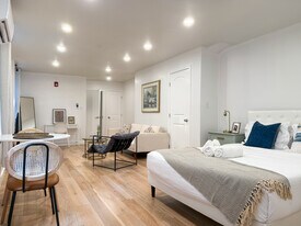 2129 Pine St in Philadelphia, PA - Building Photo