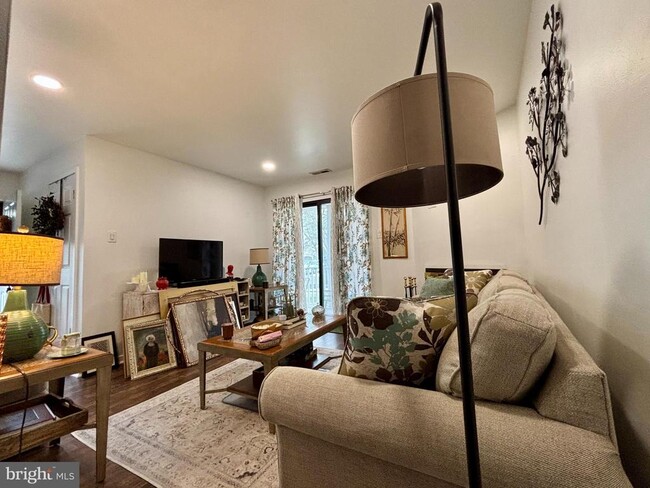 101 Gregorys Way in Voorhees Township, NJ - Foto de edificio - Building Photo