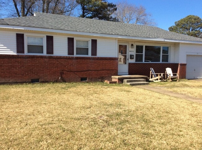 8035 Danbury Dr in Norfolk, VA - Building Photo - Building Photo
