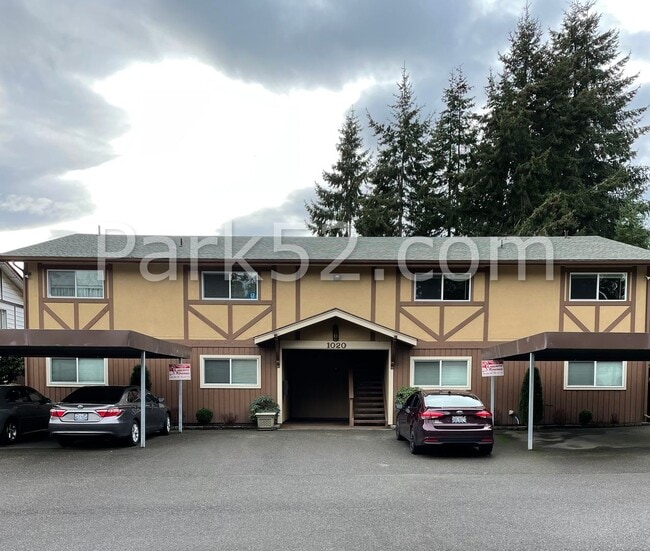 1020 Panorama Dr in Fircrest, WA - Building Photo - Building Photo
