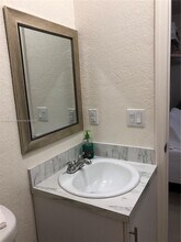 518 SW 15th Ave-Unit -4 in Miami, FL - Building Photo - Building Photo