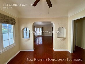 123 Granada Ave in Long Beach, CA - Foto de edificio - Building Photo