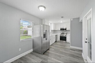 405 Kelly Ln in Baytown, TX - Building Photo - Building Photo