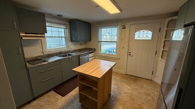 193 South Main St. in Newmarket, NH - Building Photo - Interior Photo