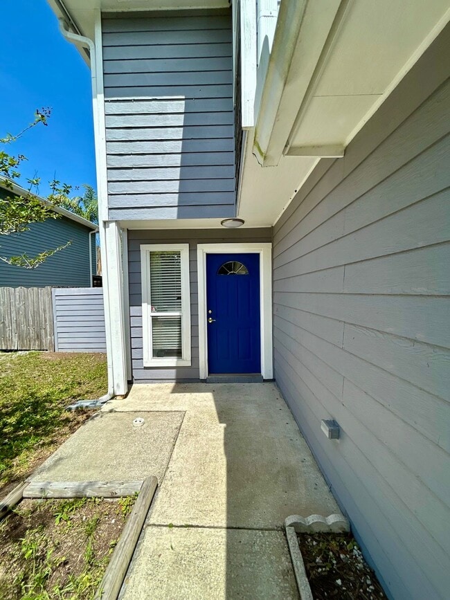 property at 3015 Candlewyck Ln E