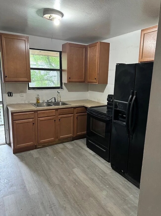 2984 Myra St, Unit 4