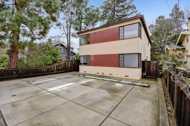 2096 Yale St, Unit 2096