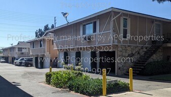 414 N Clark St in Orange, CA - Building Photo