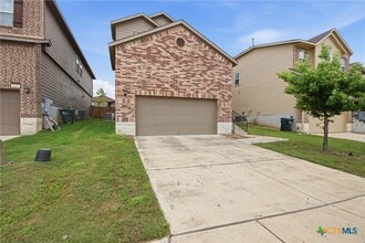 131 Lake Gln in San Marcos, TX - Foto de edificio - Building Photo