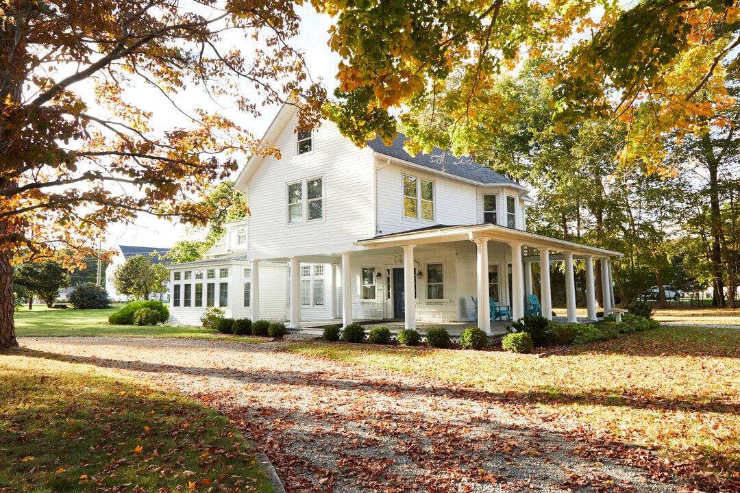 4 Shawandassee Rd in Waterford, CT - Building Photo