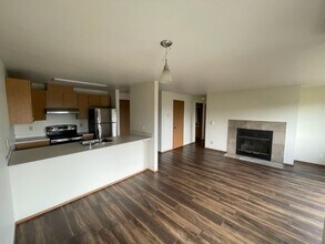 (1K) Kristine Apartments in Seattle, WA - Building Photo - Interior Photo