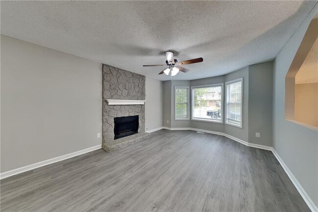 214 Brookside Dr in Dallas, GA - Foto de edificio - Building Photo