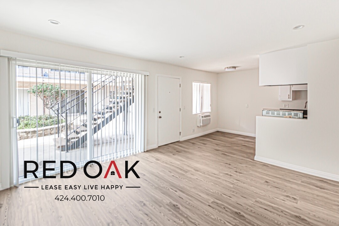20414 Cohasset St in Los Angeles, CA - Foto de edificio