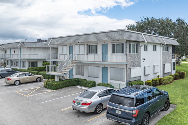 Murry Hill Condos in Lake Worth, FL - Building Photo - Building Photo