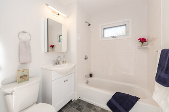 10 Stone Pl, Unit 2 in Somerville, MA - Foto de edificio - Building Photo