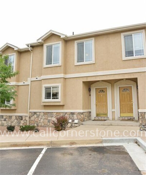 2249 Stepping Stones Way in Colorado Springs, CO - Foto de edificio