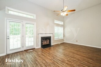 4912 Heritage Woods Ct in Greensboro, NC - Foto de edificio - Building Photo