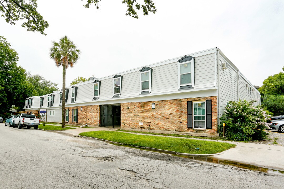 Montrose Apartments in Houston, TX - Building Photo