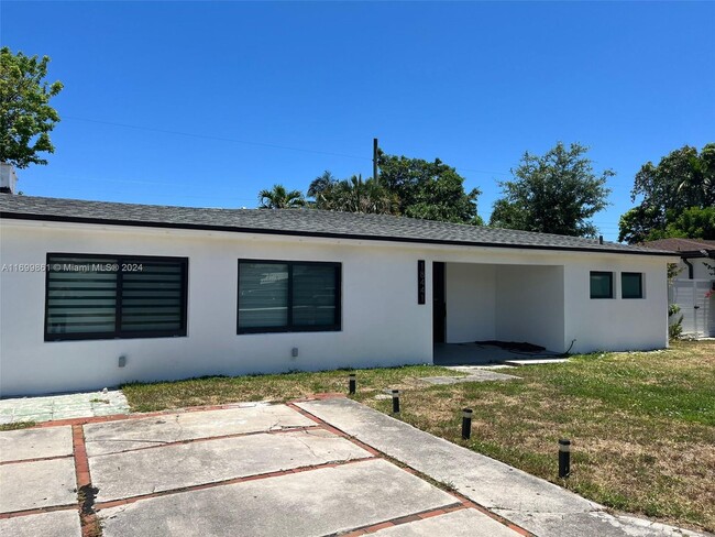 18441 NE 21st Ave in North Miami Beach, FL - Building Photo - Building Photo