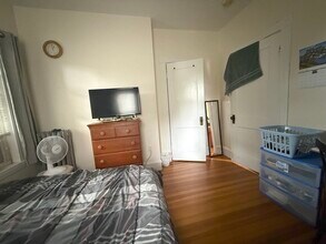 28 Belknap St, Unit 2 in Somerville, MA - Building Photo - Building Photo