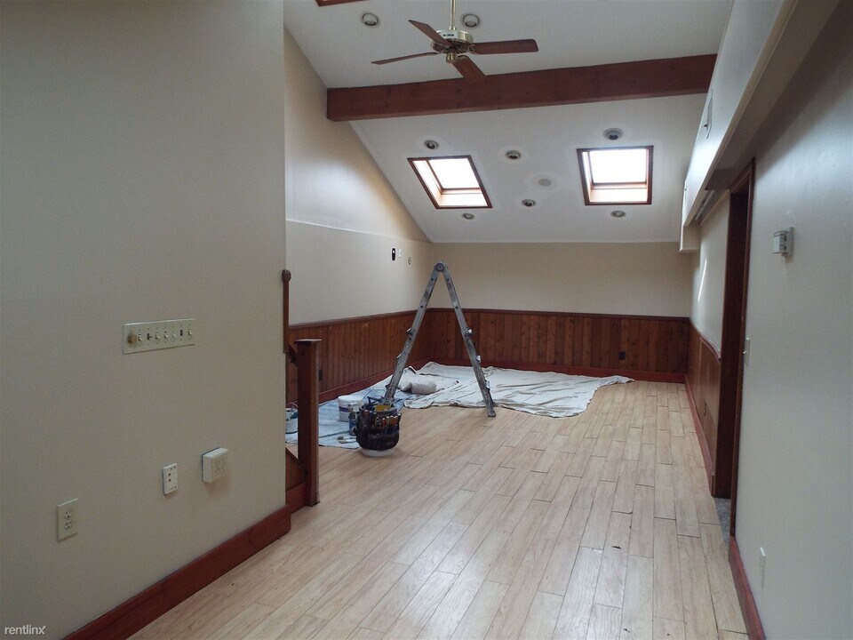 4189 E Harrisburg Pike in Middletown, PA - Building Photo