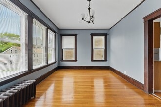 466 Locust St, Unit 2 in Fall River, MA - Building Photo - Building Photo