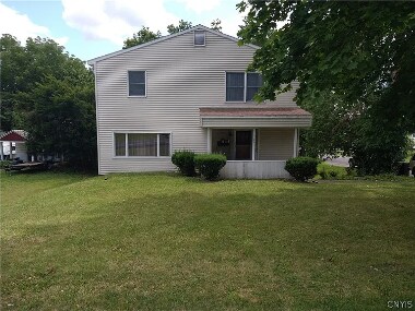 300 Kinne St in East Syracuse, NY - Building Photo