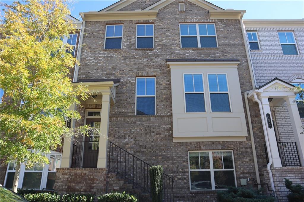 561 Sunset Park Dr in Suwanee, GA - Building Photo