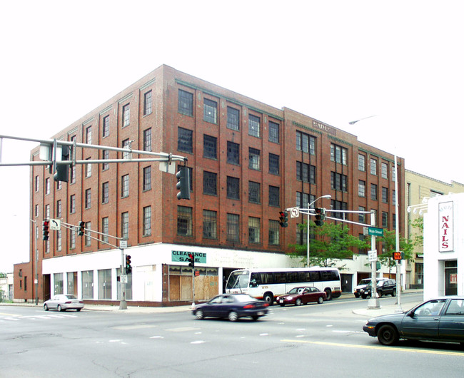 Hadley Apartments in Worcester, MA - Building Photo - Building Photo