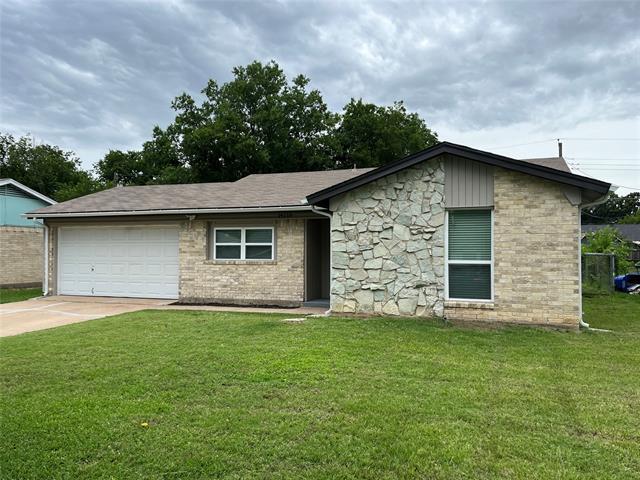 14215 Osage Dr in Balch Springs, TX - Building Photo - Building Photo