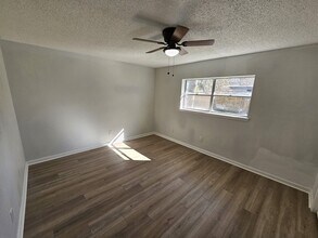 307 Hildred Ave in Conroe, TX - Building Photo - Building Photo