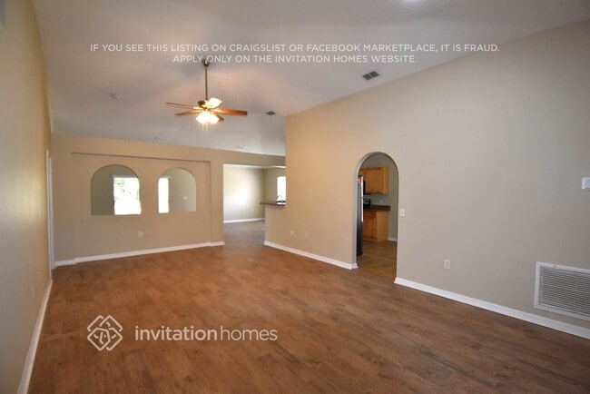 6916 Crown Lake Dr in Gibsonton, FL - Foto de edificio - Building Photo