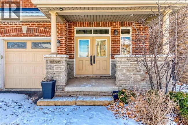 2492 Chaplin Rd in Oakville, ON - Building Photo - Building Photo
