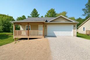 1956 W Cadmus Rd in Adrian, MI - Building Photo