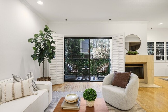 11737 Darlington Ave, Unit 104 in Los Angeles, CA - Building Photo - Building Photo